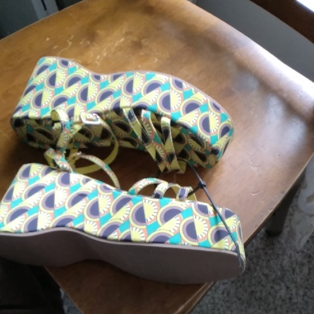 Colorful Patterned Women's Sandals - Picture 5 of 6